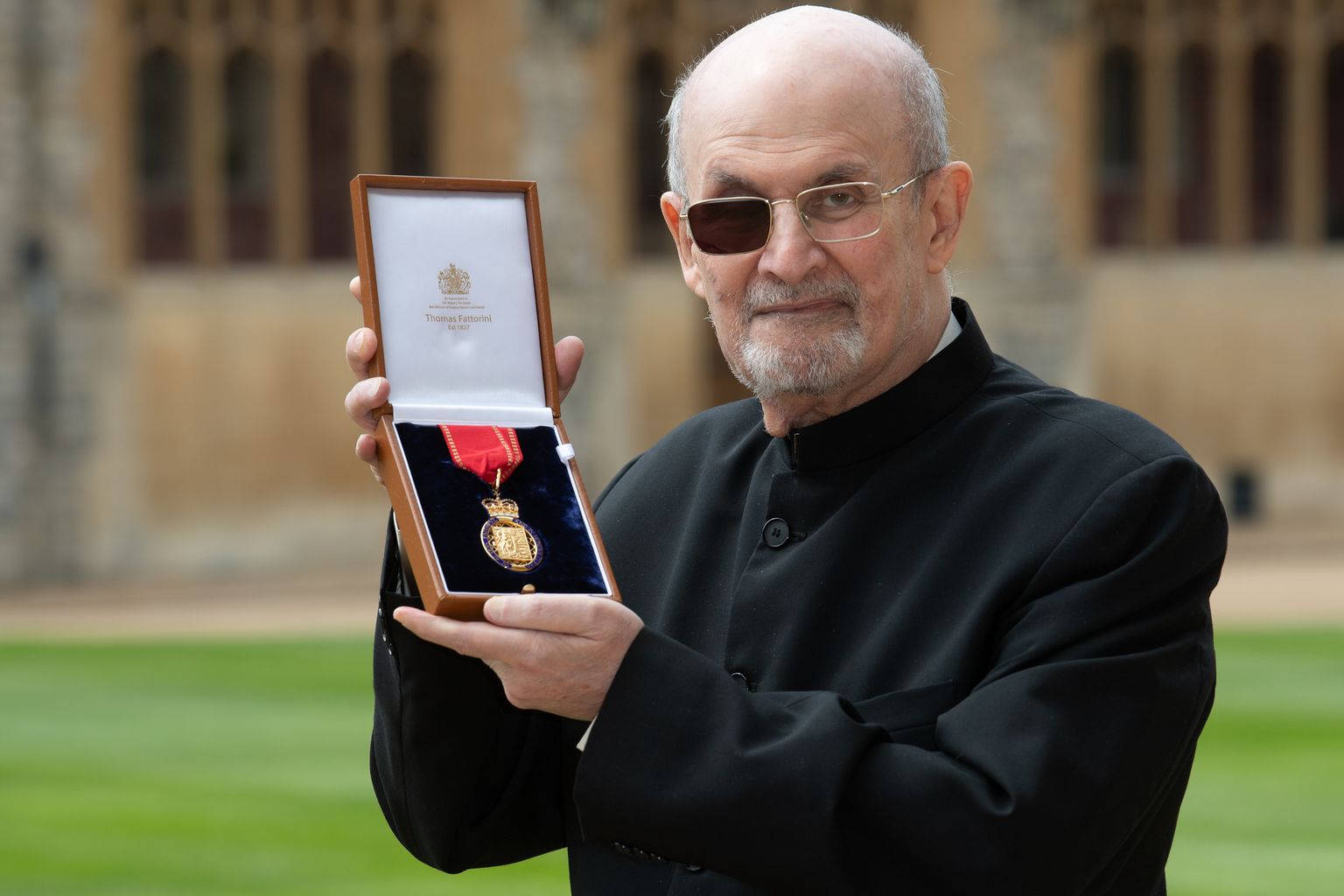 75-aastane Rushdie on pärast mullust rünnakut hakanud taas kirjutama