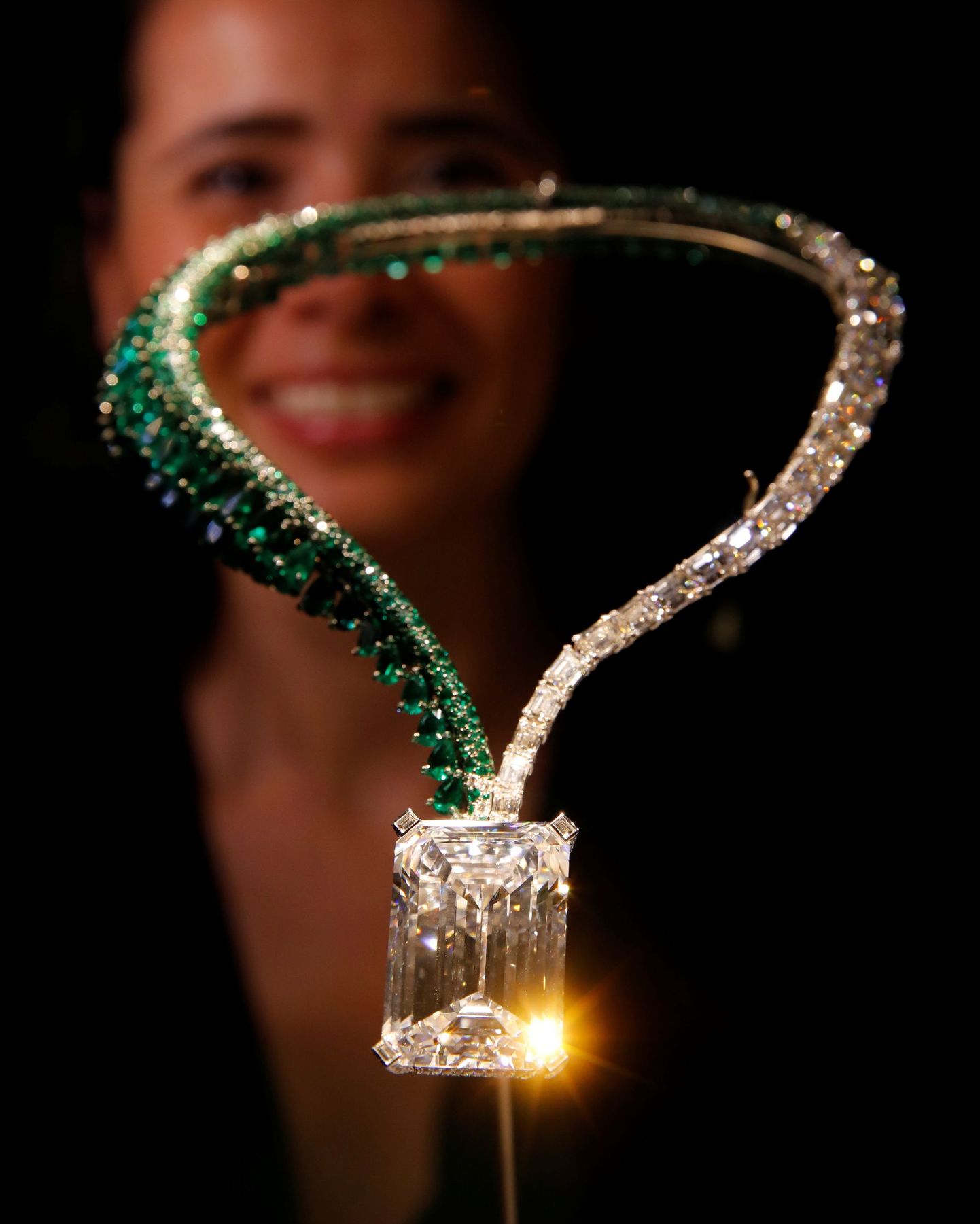 163.41- karaadine teemant, mille eest maksti 33,5 miljonit dollarit