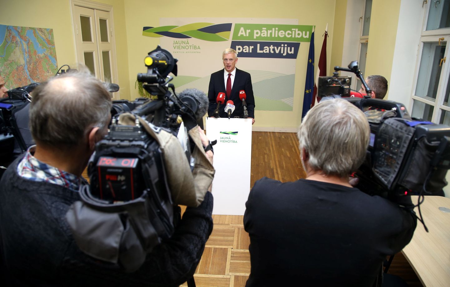 Partiju apvienības "Jaunā Vienotība" Ministru prezidenta amata kandidāts Krišjānis Kariņš preses brīfingā informē par valdības veidošanu.