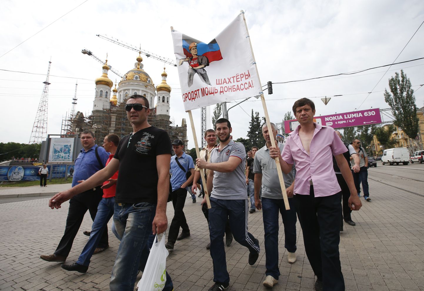 "Donetski Rahvavabariiki" ja separatiste toetavad kaevurid 28. mail marssimas Donetskis