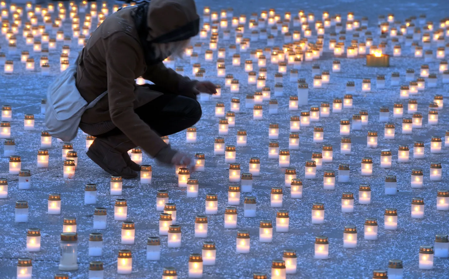 Küüditamisohvritele mälestusküünlate süütamine selle aasta märtsis Vabaduse väljakul Tallinnas.