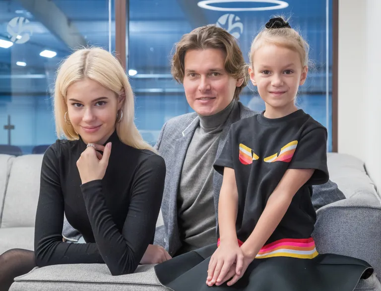 Vasakult Amanda Rebeca Padar, Martin Parmas ja Camilla Miranda Parmas.
