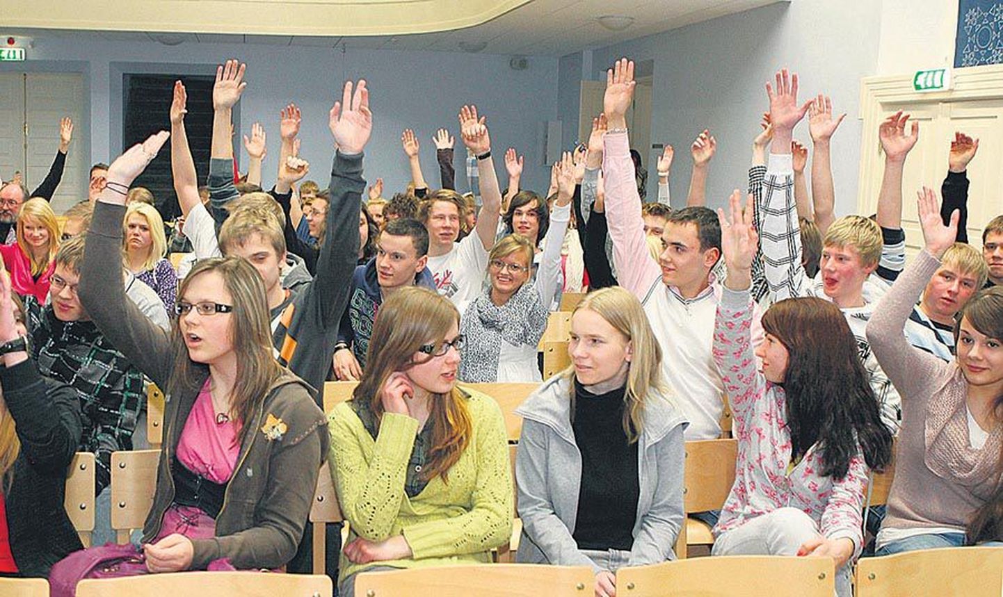 Esmaspäeval maagümnaasiumis korraldatud näitehääletusel vastas enamik kohaletulnutest Viljandisse ühisgümnaasiumi loomisele eitavalt.