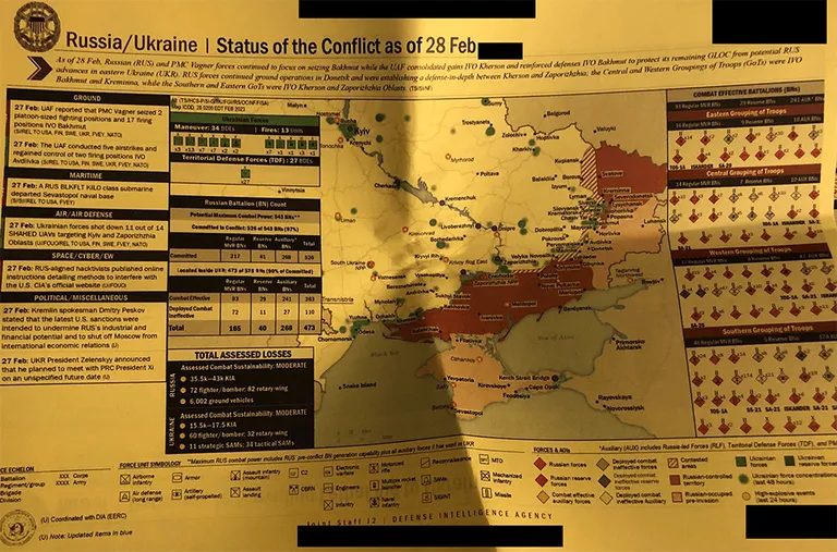 Документы, по-видимому, распечатали и сложили, прежде чем сфотографировать и выложить в интернет