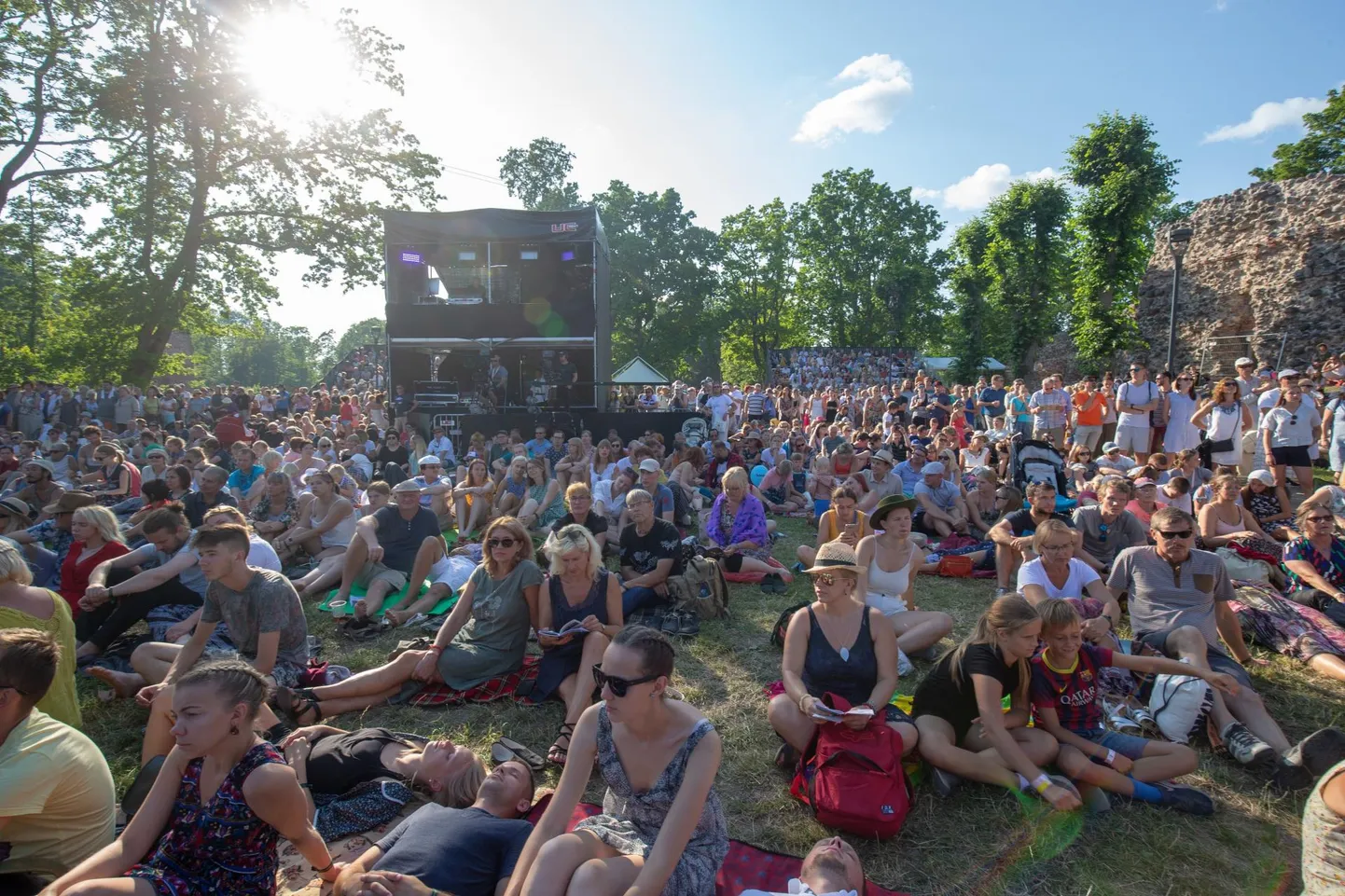 Viljandi lossimäed on folgifestivali ajal harjunud tuhandete inimestega. Tänavu jäävad sellised rahvahulgad tulemata.