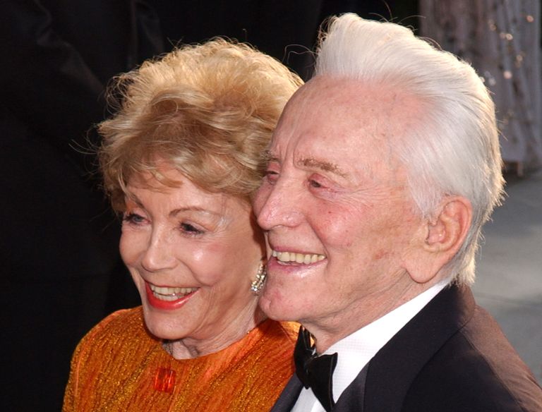 Kirk Douglas abikaasa Anne'iga aastal 2005.