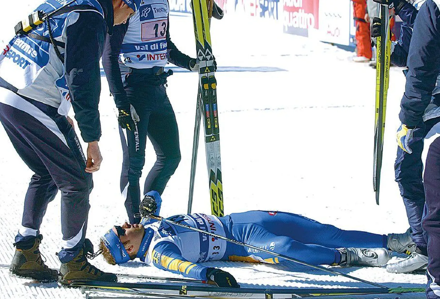 Isegi ässad sõidavad ennast auti. Rootslane Jörgen Brink pingutas viis aastat tagasi MM-võistlustel Val di Fiemmes ja kukkus pärast finiijoont kokku.
