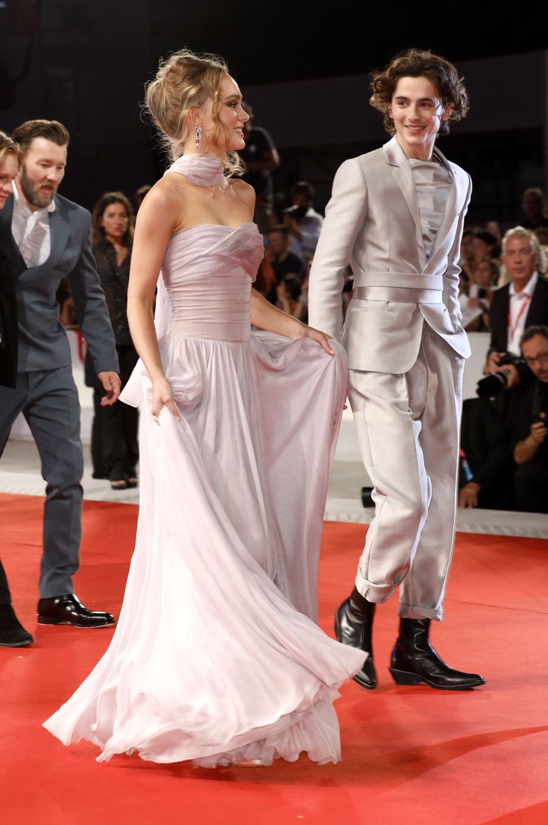 Lily-Rose Depp ja Timothee Chalamet «The Kingi» esilinastusel.