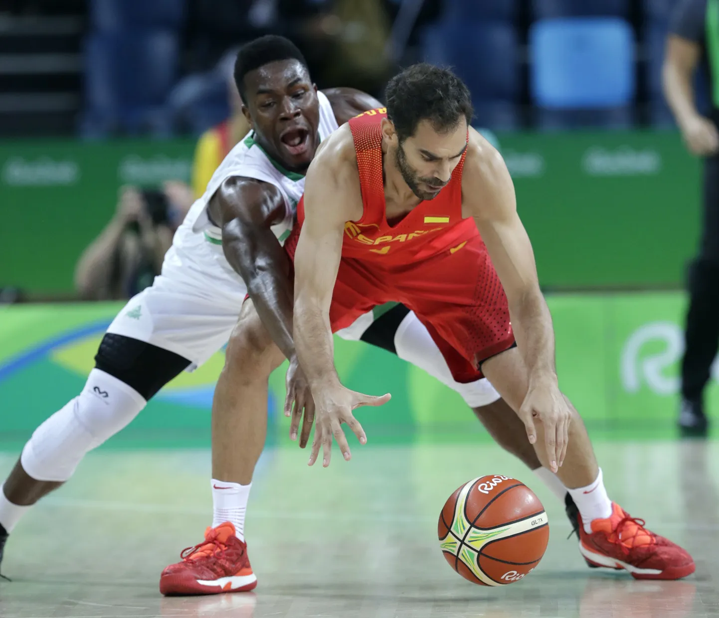 Jose Calderon (esiplaanil) Rio olümpial.