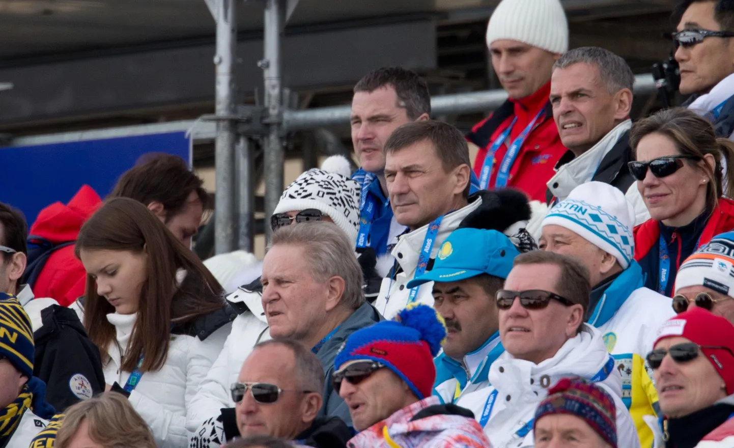 Андрус Ансип на Олимпиаде в Сочи болеет за лыжников.
