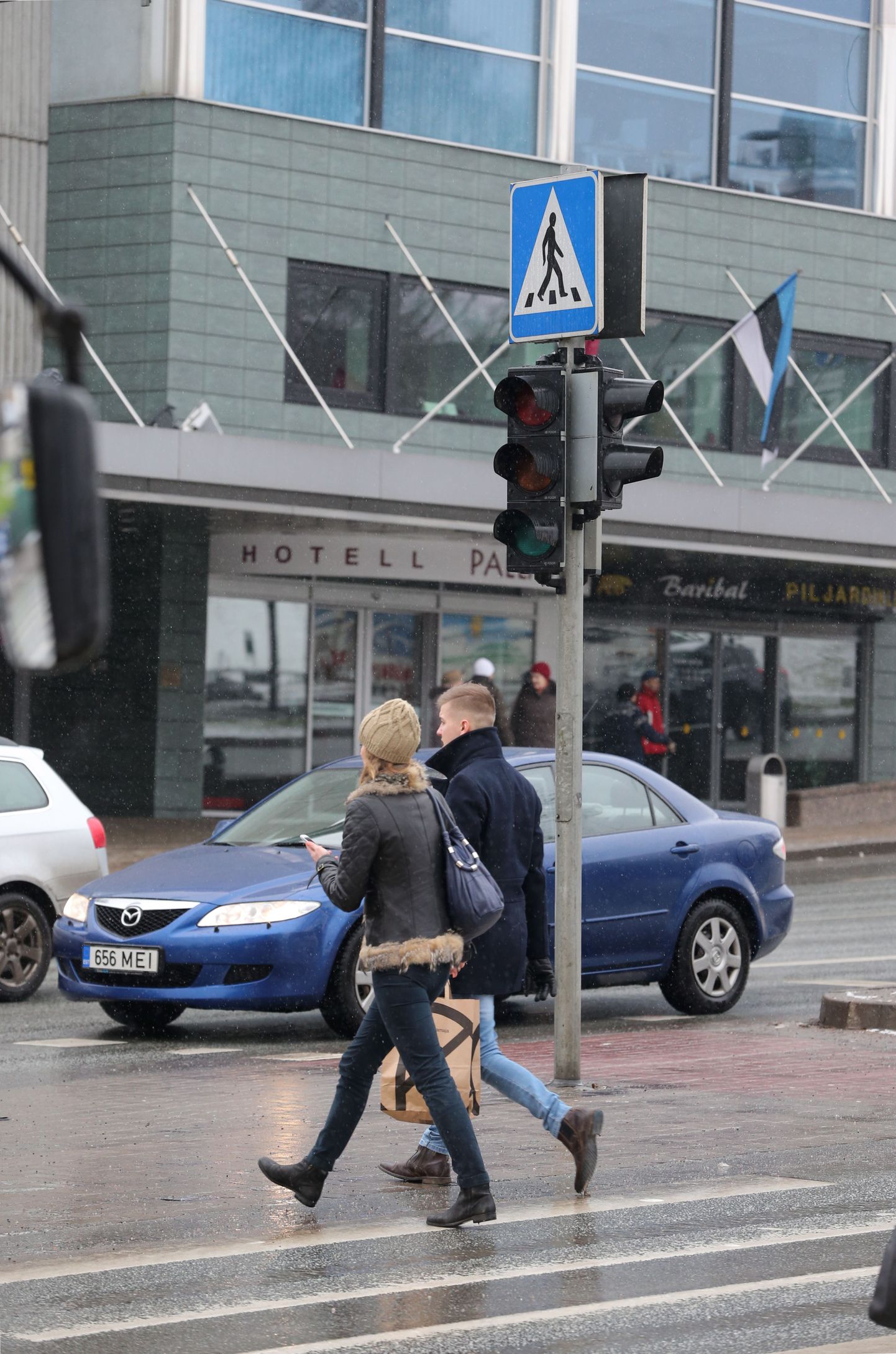 Elektrikatkestuse tõttu ei töötanud ka Riia tänava valgusfoorid.