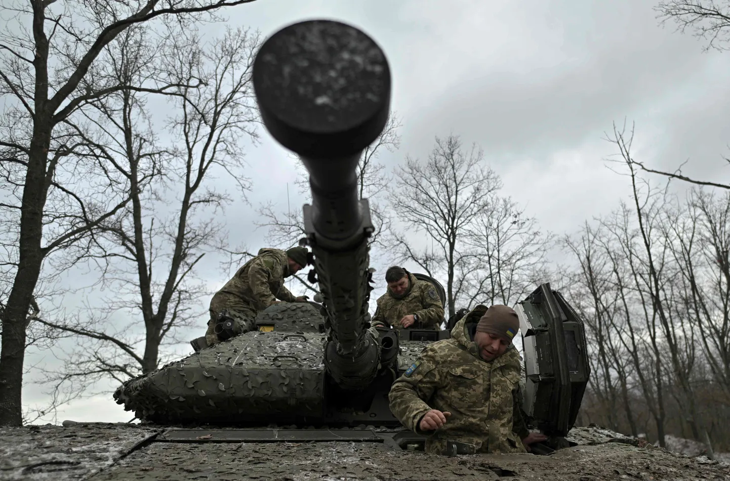Ukraina võitlejad Rootsi CV90 soomukil. Bahmut, 27. november 2023.
