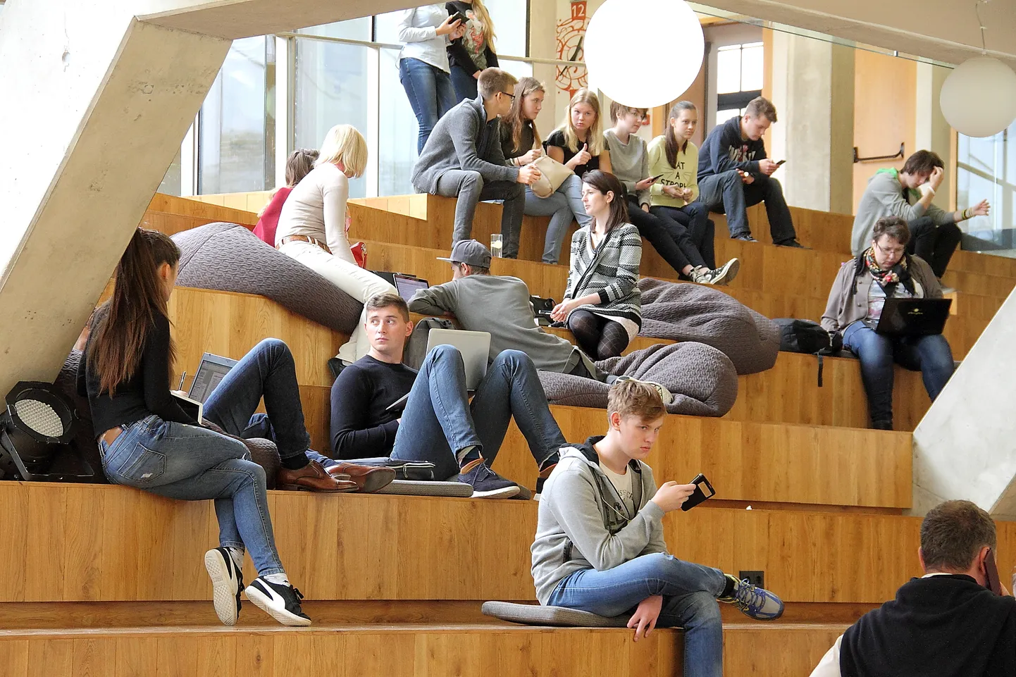 Нарвский колледж Тартуского университета является не только учебным заведением, но также центром культуры и развития.
