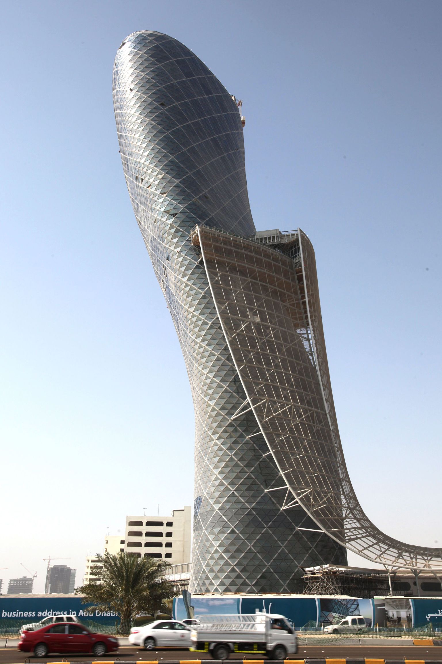160-meetrine Capital Gate Abu Dhabis