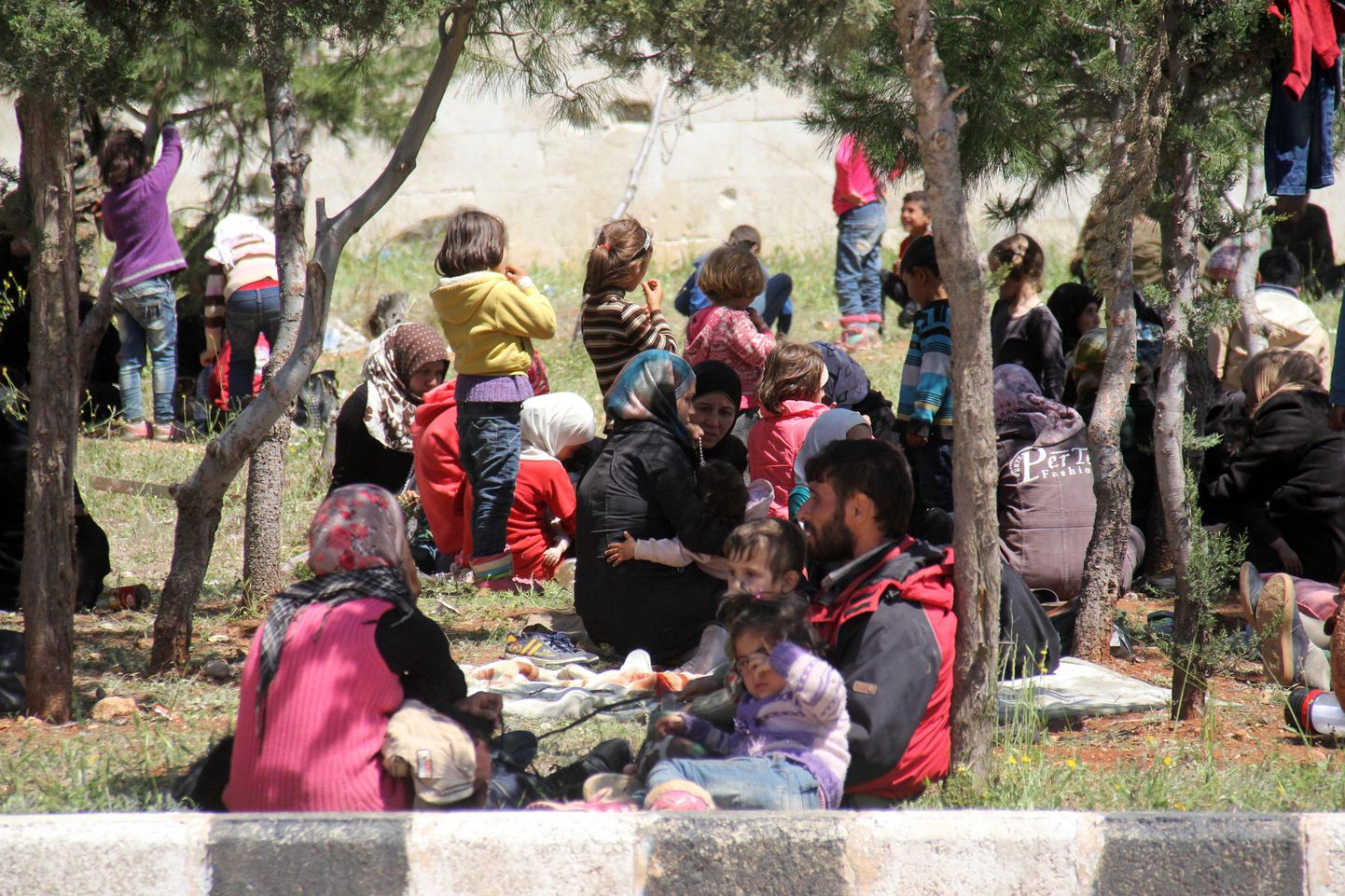 Süüria pered Aleppos evakuatsiooni ootel.