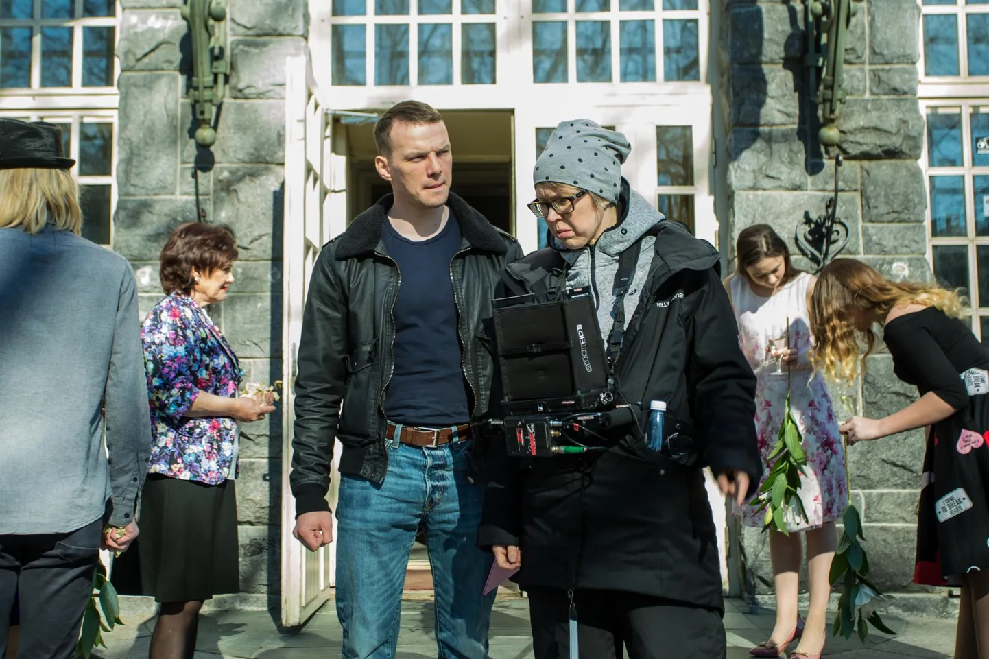 Reimo Sagor ja Liina Triškina-Vanhatalo filmi «Võta või jäta» võtteplatsil FOTO: Aron Urb