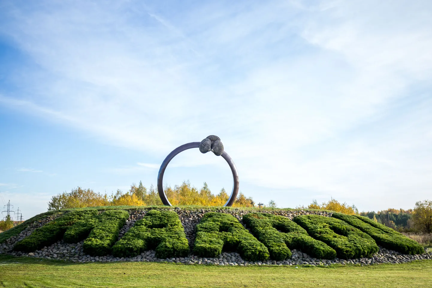 16.10.2015. MAARDU
Maardu linna märk.
linna haljastus, linna märk, haljasala
FOTO: EERO VABAMÄGI/POSTIMEES
