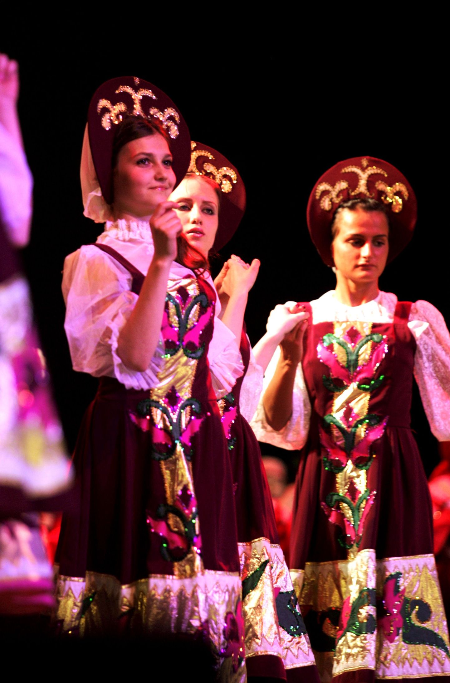 Pildil on 2007. aastal toimunud slaavi kultuurifestivali osalejad.