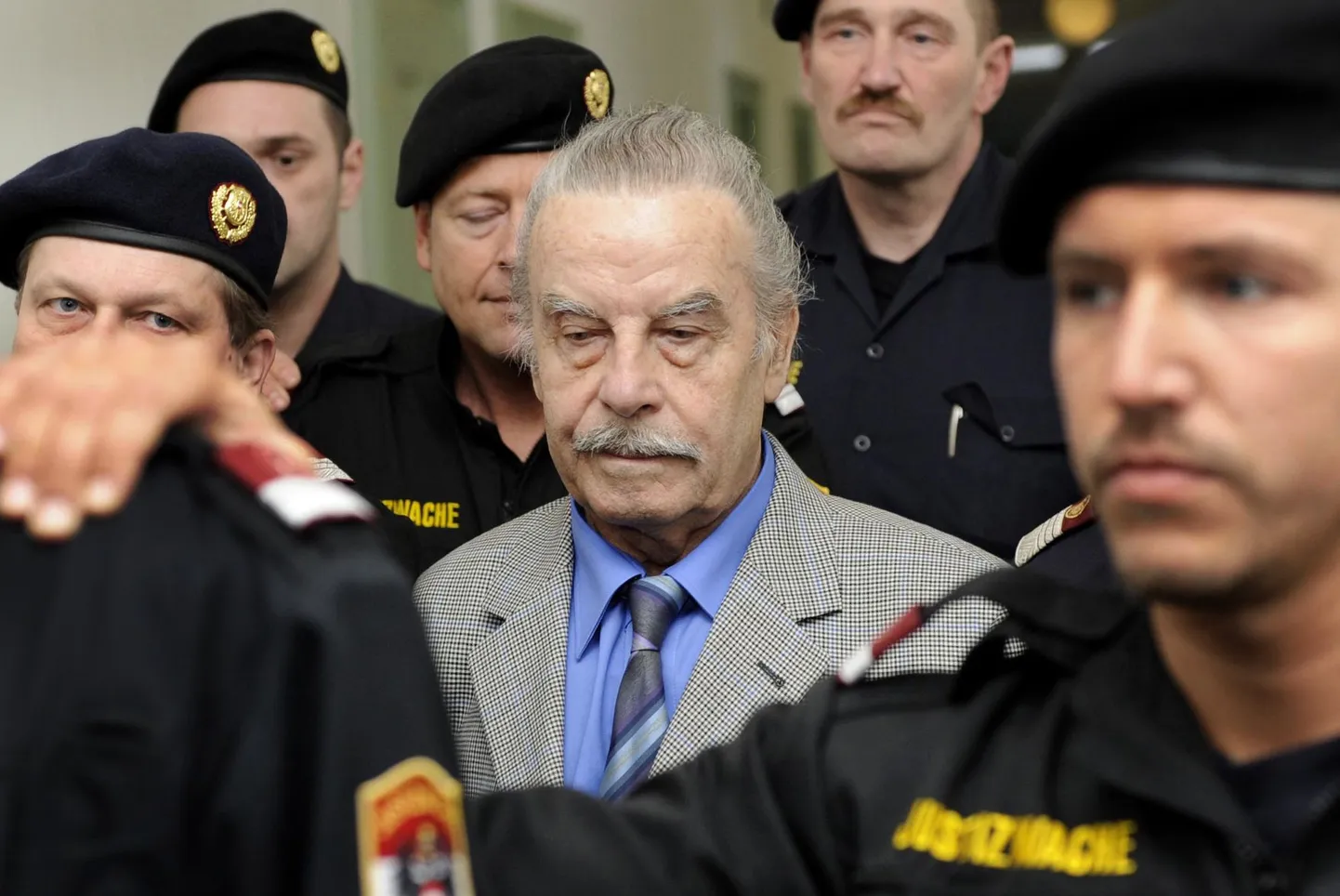 73-aastane Josef Fritzl saabumas protsessi viimasel päeval St. Pölteni maakohtusse.