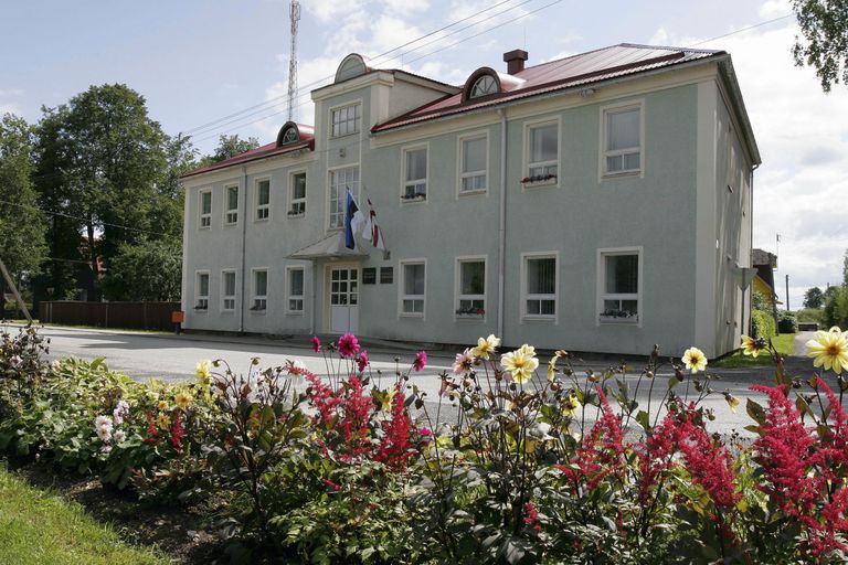 Mõisaküla linnavalitsuse hoone.