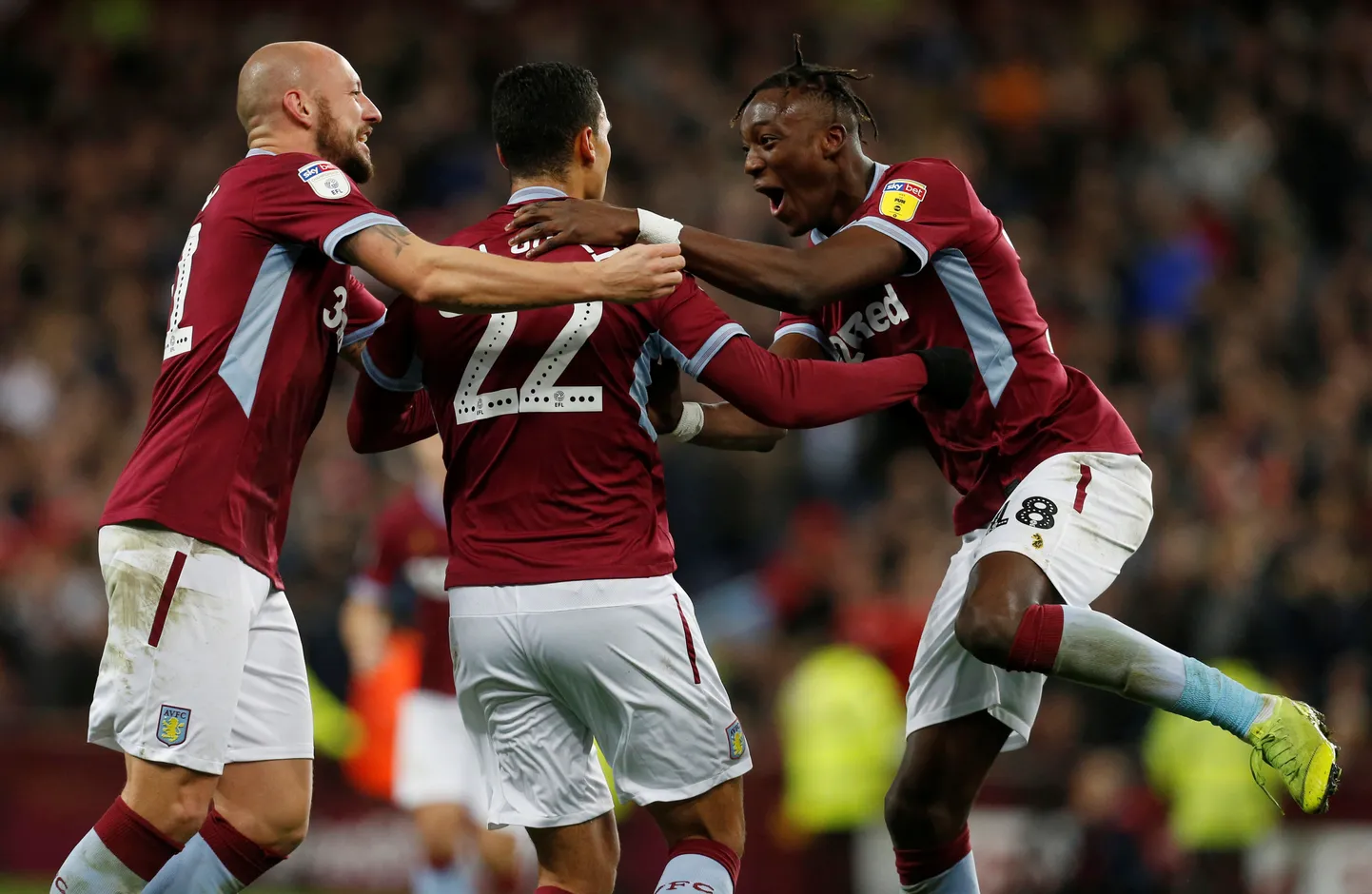Aston Villa lõi kodus viis väravat, millest neli läks kirja Tammy Abrahamile (paremal), kuid võitu ei saadud ikka kätte.