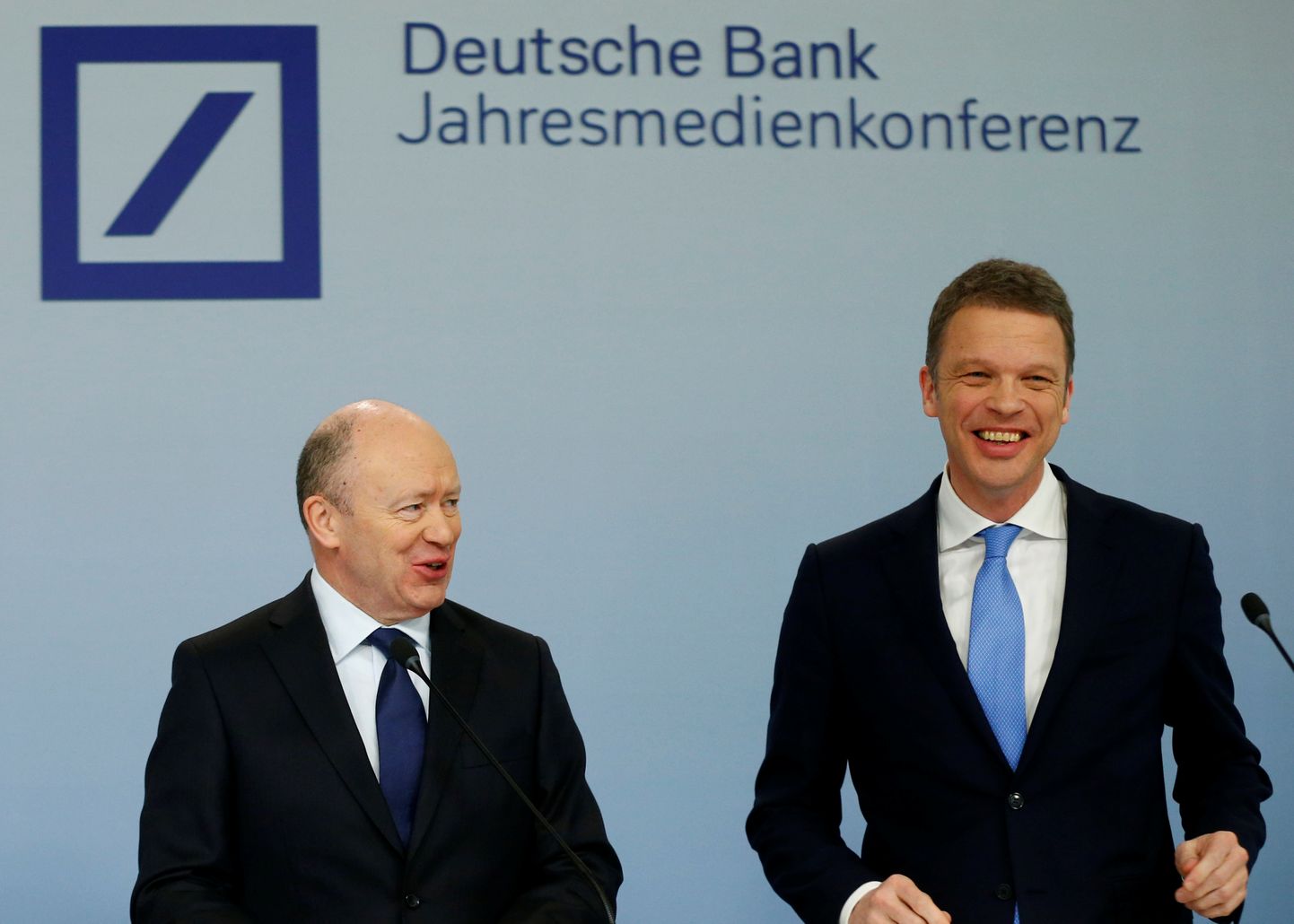Deutsche Bank'i tegevjuht John Cryan (vasakul) vahetati Christian Sewing'i (paremal) vastu välja.