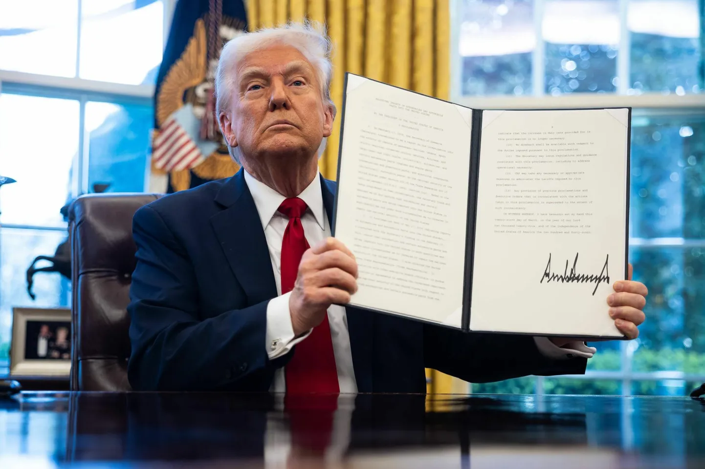 Donald Trump kehtestas kardetust kõrgemad tollid.
