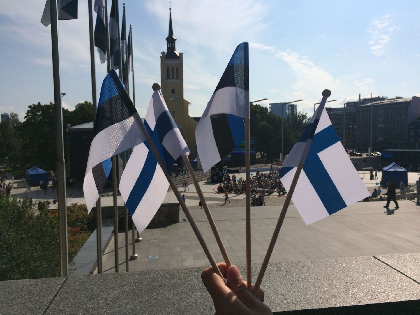 Eesti ja Soome rahvuslipud lehvivad sel aastal koos ka Vabaduse väljakul.