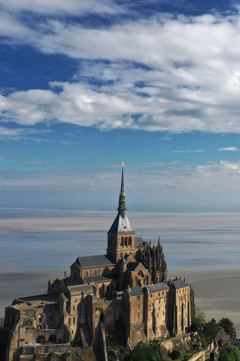Mont Saint-Micheli saar on lukus, nagu ka ülejäänud Prantsusmaa