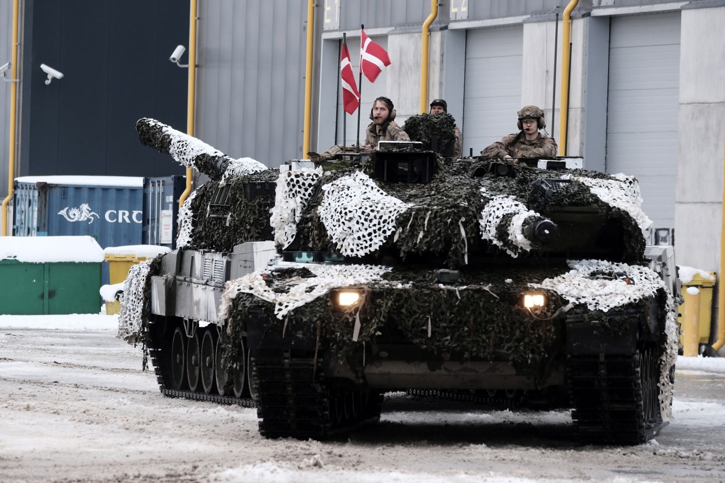 Dāņu tanki "Leopard 2" Tapas militārajā bāzē Igaunijā
