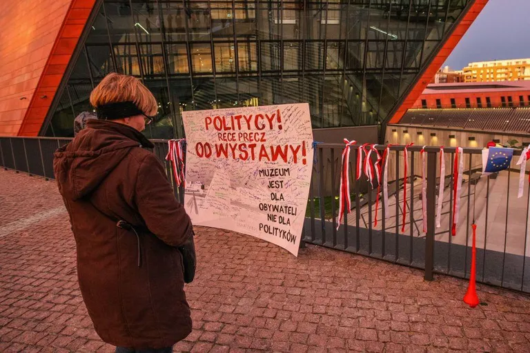 Навроцкий.