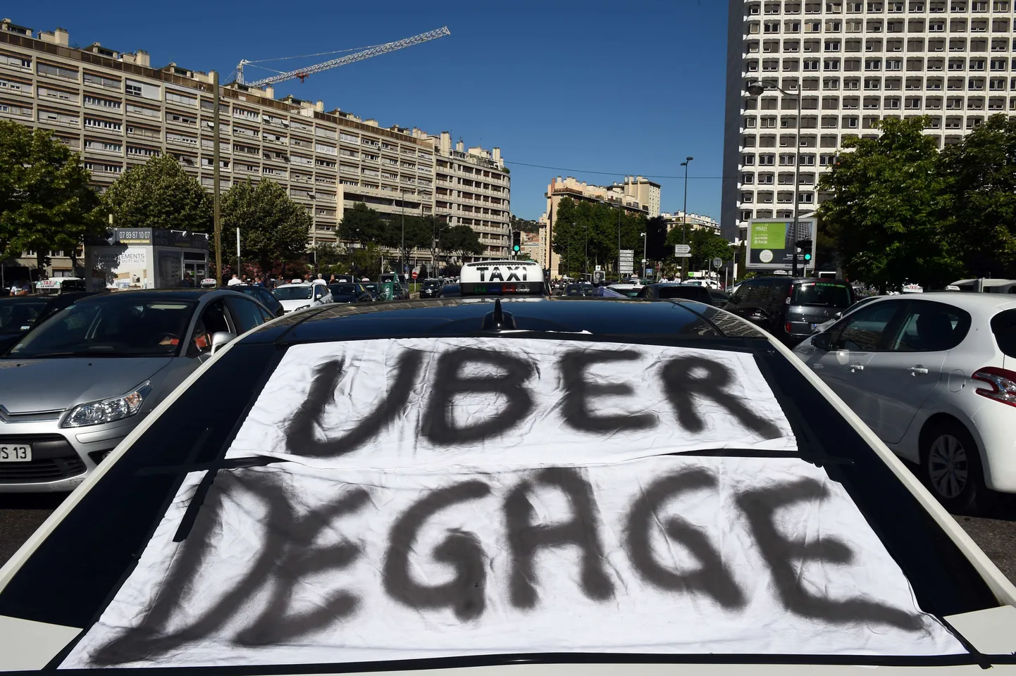 Prantsuse taksojuhid protestivad mobiilirakenduse Uber vastu.