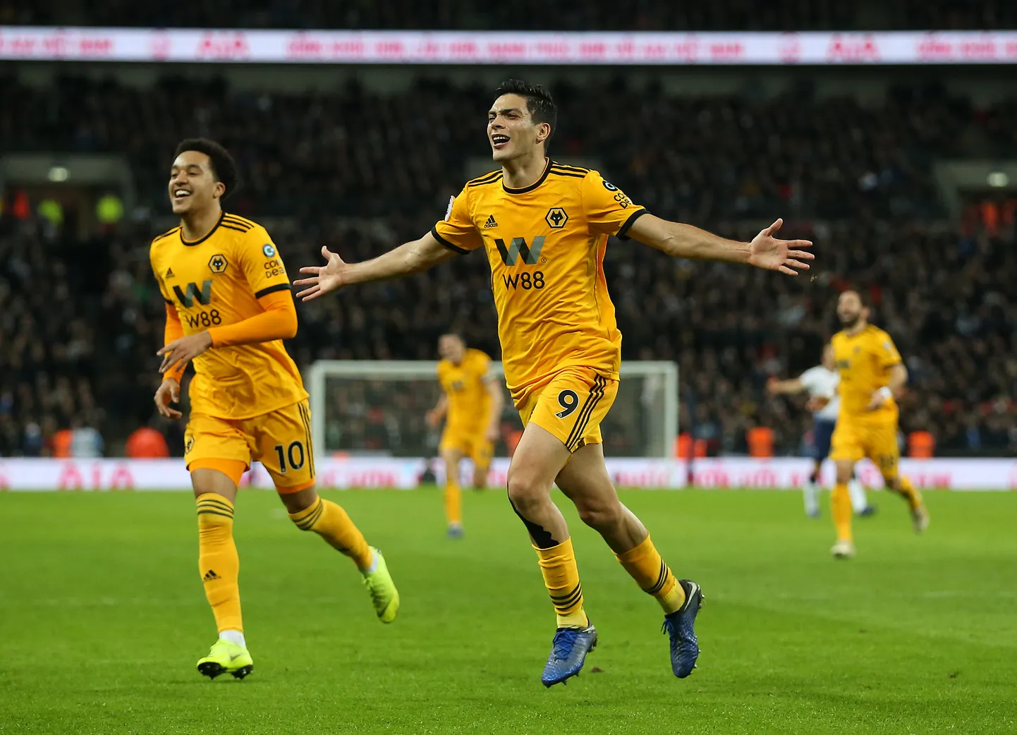 Raul Jimenez (paremal) lõi Wolvesi teise värava.
