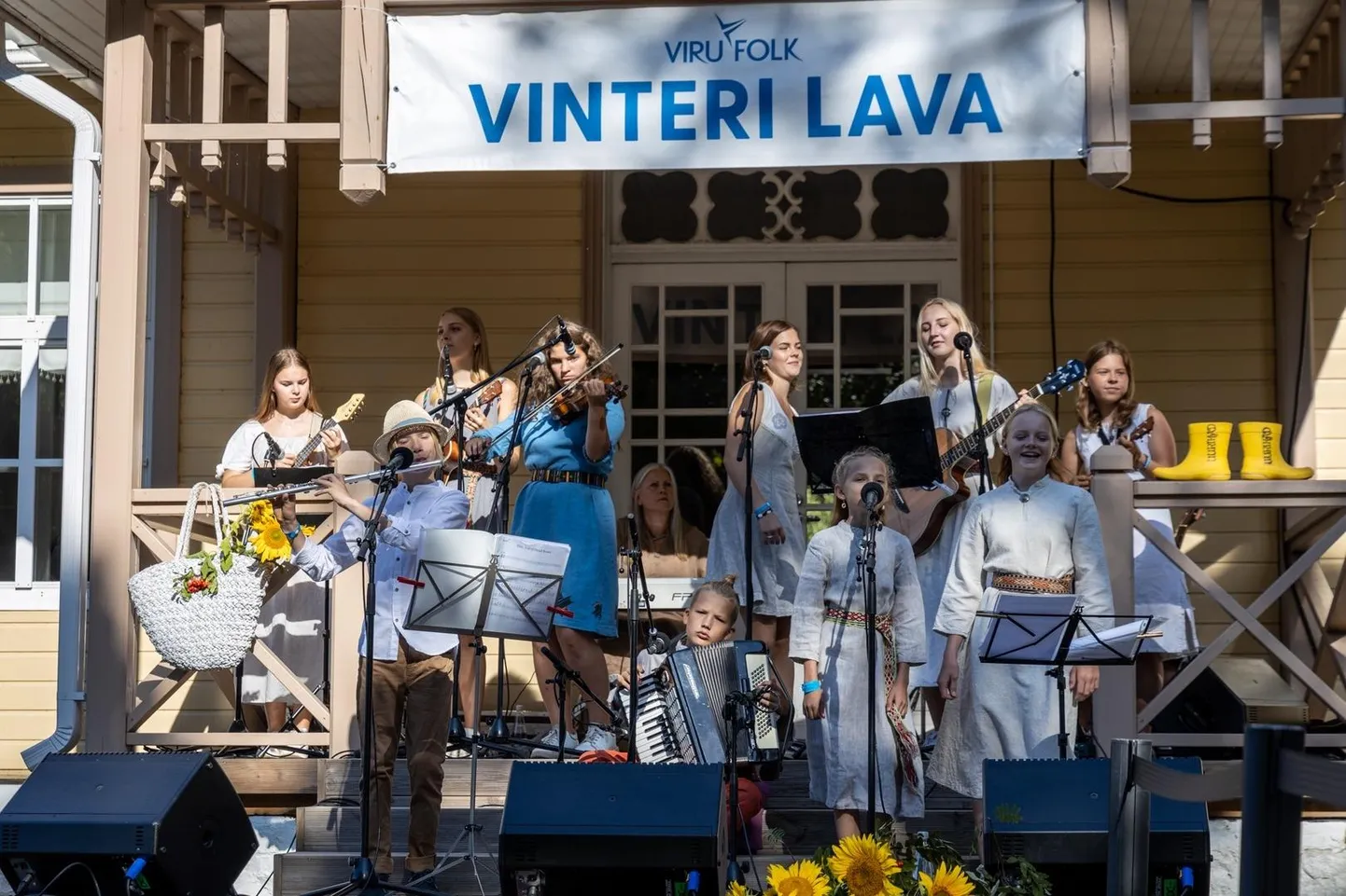 Uurikad Viru Folgil: (ees vasakult) Henri Uustalu, Matias Kosemets (istub), Marliis Kosemets, Mariel Moks, (taga vasakult) Birgit Moks, Kädi Ülle, Sofia Rutiku, Külli-Katri Esken (istub), Hanna Liisa Talts, Lisette Moks ja Miia Vanahans. Teiste taga peidus Ekebert Esken.