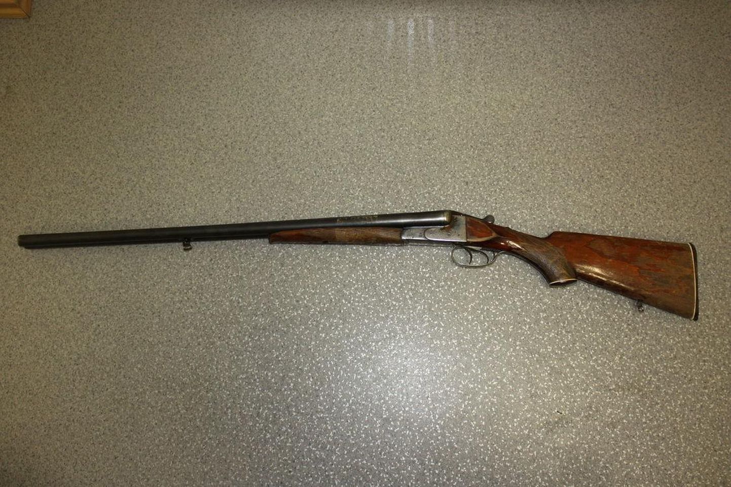 Волостная управа Ляэнеранна выставила на интернет-аукцион четыре охотничьих ружья.