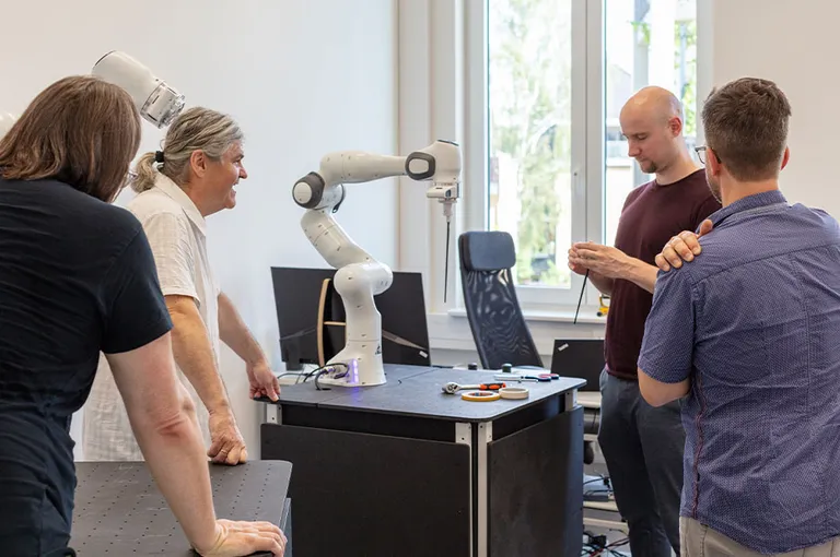 Dirigendioskustega roboti meisterdasid Dresdeni tehnikaülikooli teadlased.
