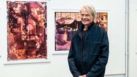 GALERII ⟩ Dokfoto Keskuses avati hinnatud Taani kunstniku näitus aja poolt ümber kirjutatud fotodest