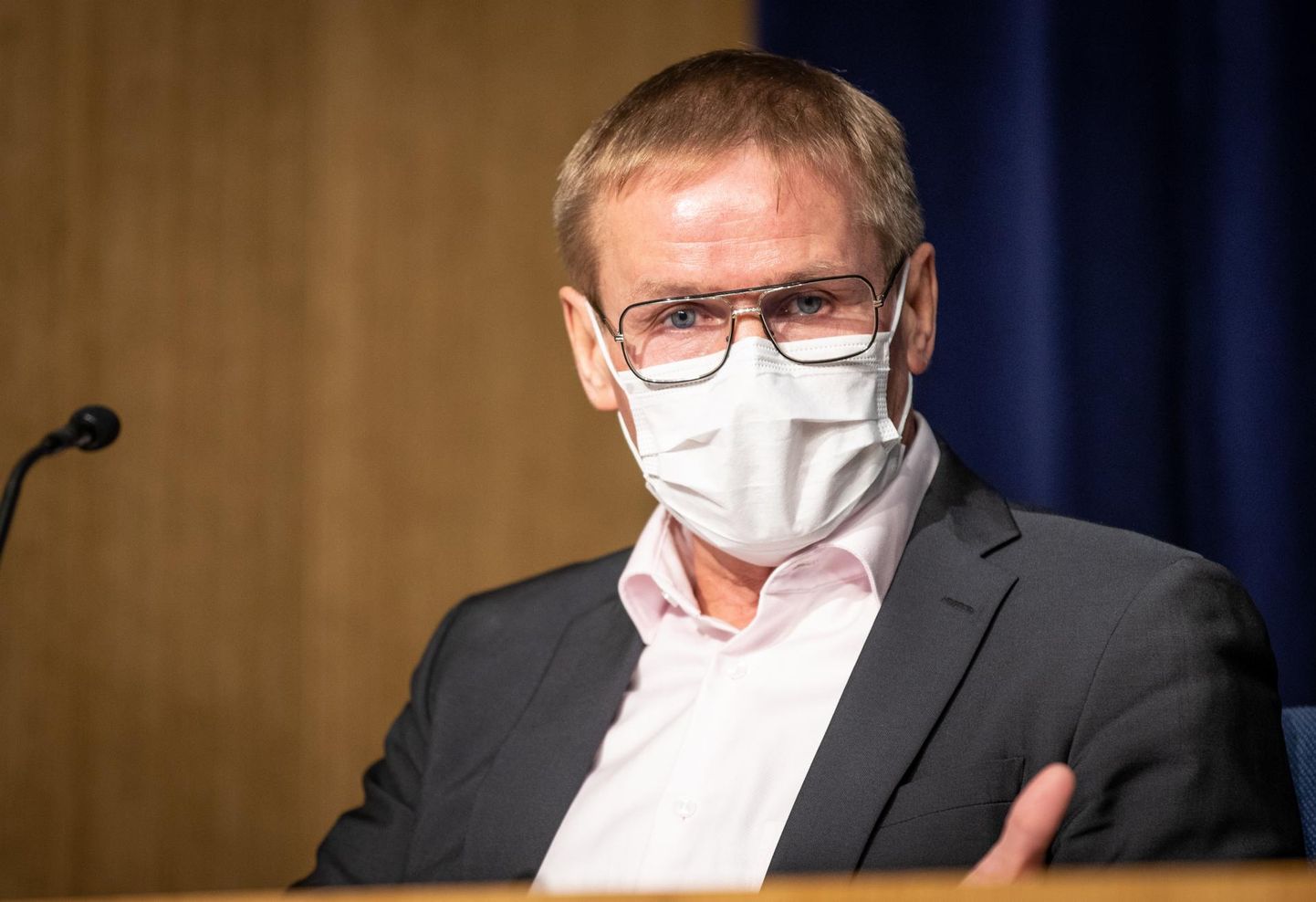 Minister Jaak Aab leiab, et maski kandmine peaks olema kohustuslik.