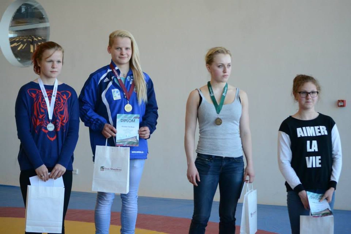 Kehakaalus kuni 58 kg heitles Kristina Svirskaja ennast poodiumi kõrgeimale kohale.