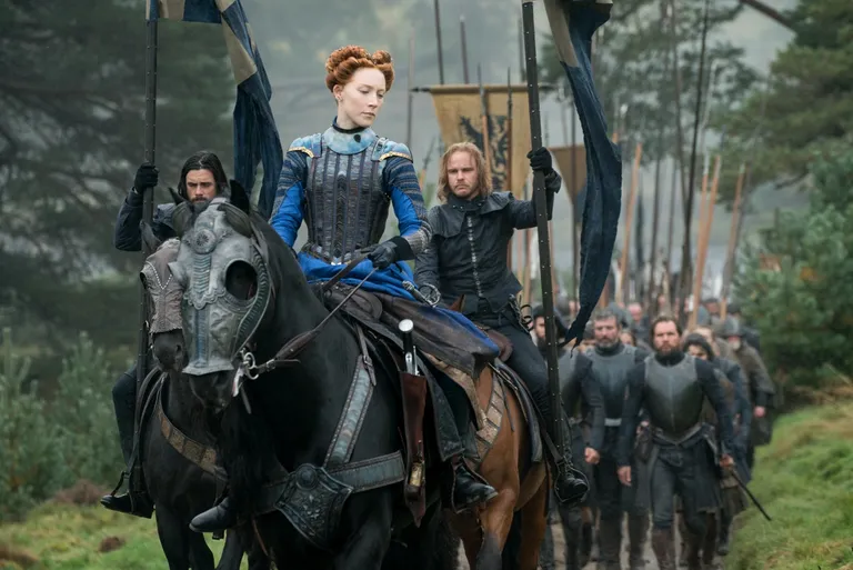 Saoirse Ronan kuninganna Mary Stuartina filmis «Mary, šotlaste kuninganna»