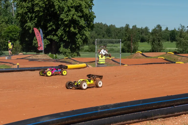Uus Mulk RC mudelautode rada Viljandimaal on iga mudelisti unistus.