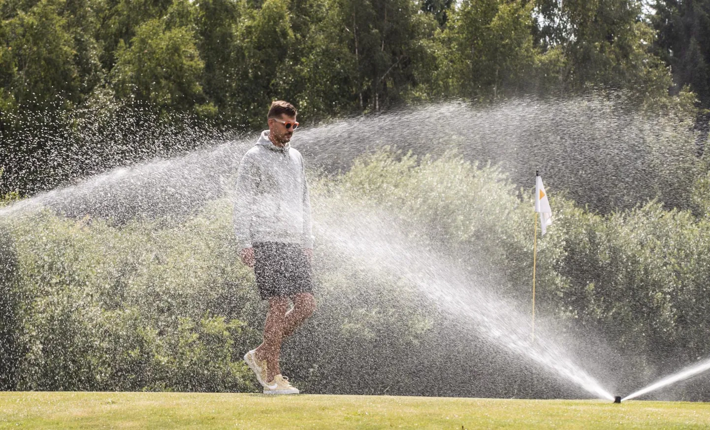 Tom-Olaf Urbi üks südamelähedasemaid küsimusi on kõigi inimeste ligipääs puhtale joogiveele. Palavatel päevadel, kui temperatuur tõuseb ligi 35 kraadini, peaks linnatänavatel olema võimalus tasuta vett võtta.