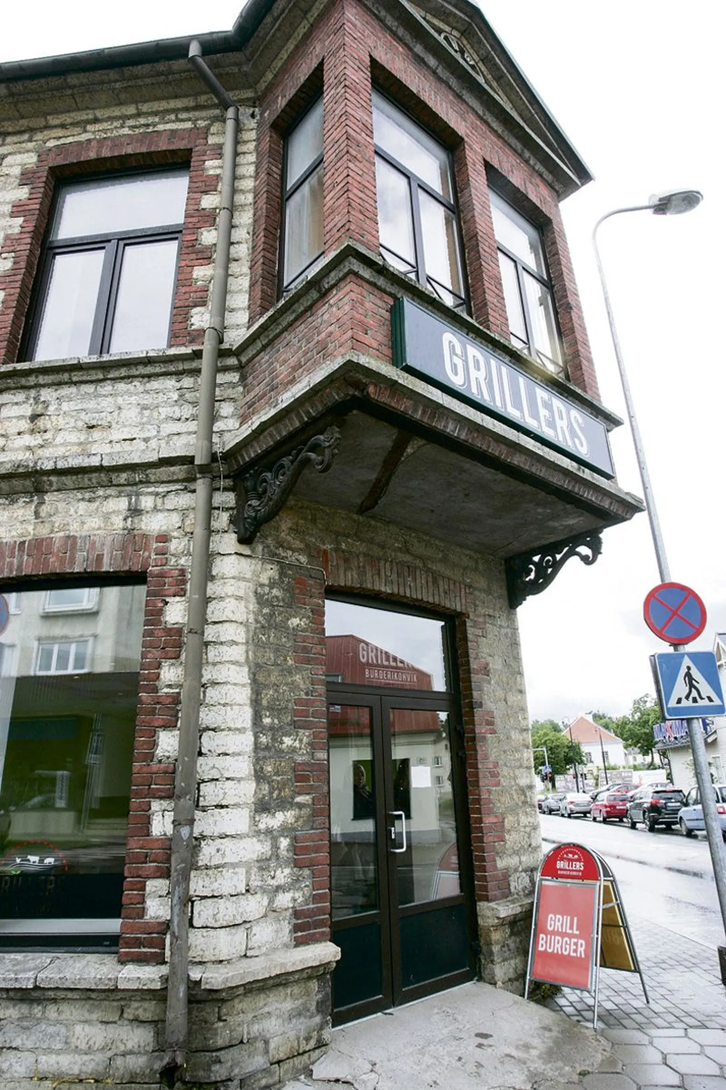 Grillersi burgeribaar on Rakveresse meelitanud külalisi Virumaalt kaugemaltki. Menukas on söögikoht ka näiteks liitlassõdurite seas.