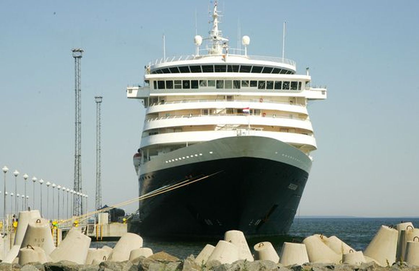 Kruiisilaev Tallinna sadamas.