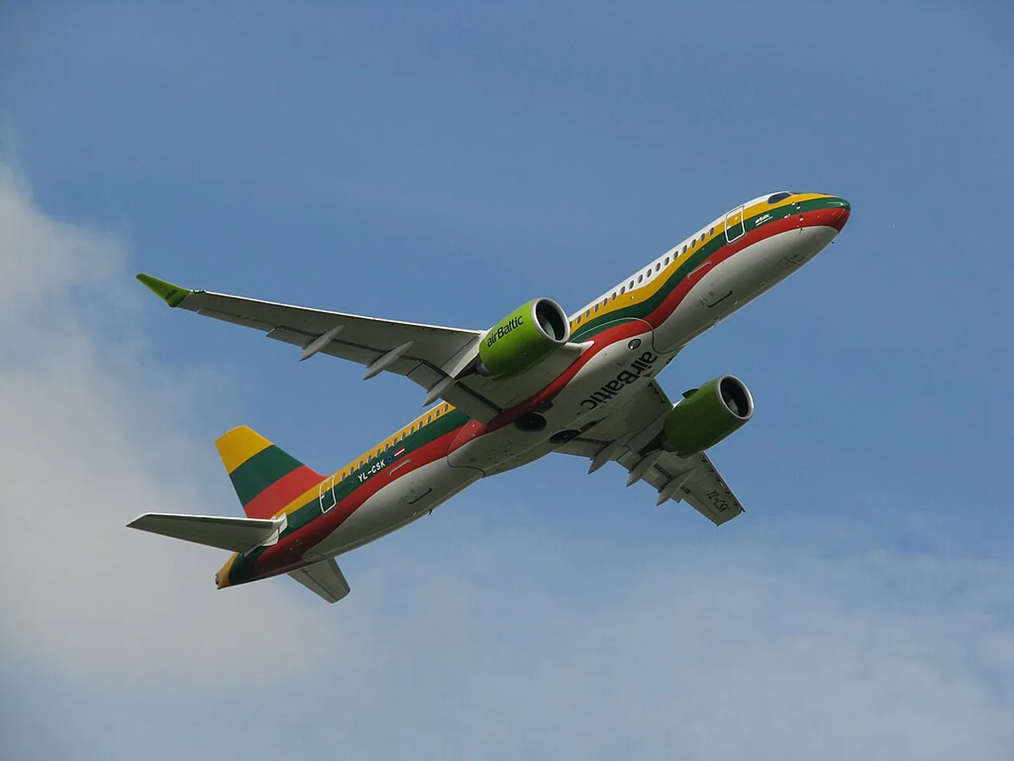 Osa Air Balticu lennukitest on Balti riikide lipuvärvides.