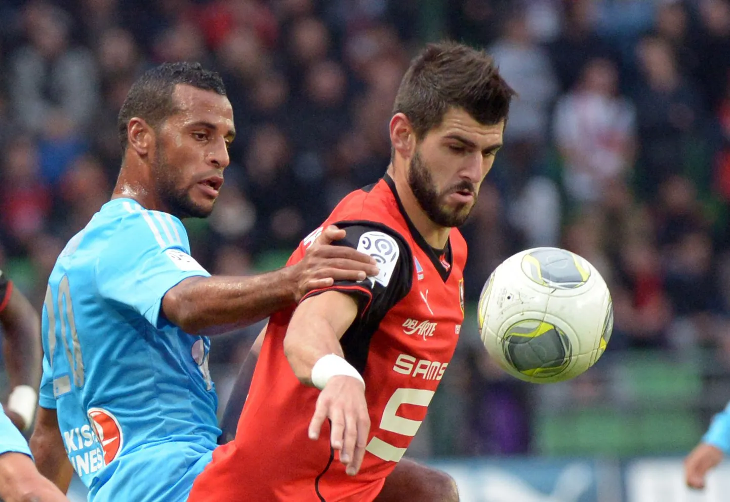 Nelson Oliveira (paremal) võitleb palli pärast Jacques-Alaixys Romaoga.