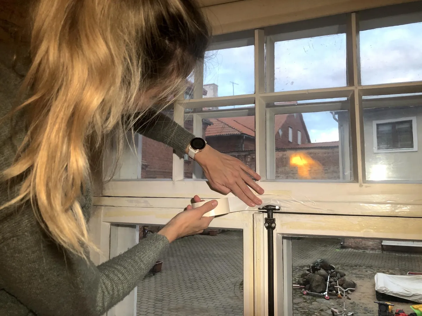 Aknateip aitab külmal ajal aknad tuulekindlamaks muuta.