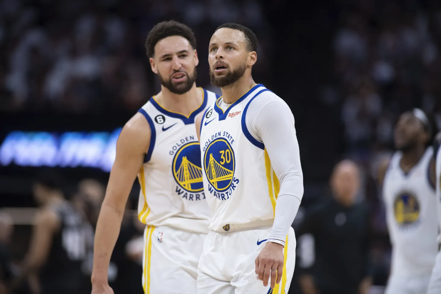 Klay Thompson (vasakul) viskas läinud ööl Golden State Warriorsi võidumängus 30, Stephen Curry 20 punkti.
