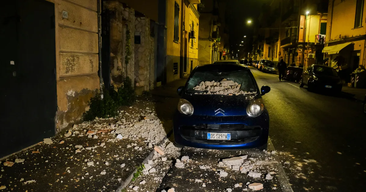 Hooneid lõhkunud maavärin sundis Napoli elanikke ööd tänaval veetma