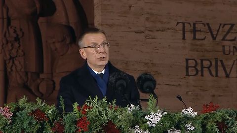 После того, как чуть не рухнула коалиция, президент призвал не искать врага друг в друге